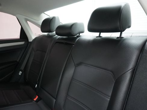 Used 2022 Volkswagen Passat 2.0T SE image 12