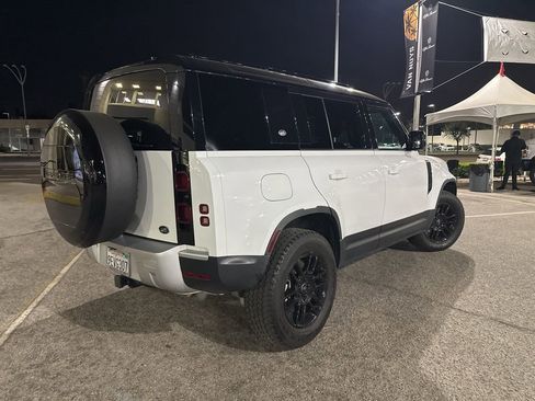 Used 2023 Land Rover Defender 110 SE image 5