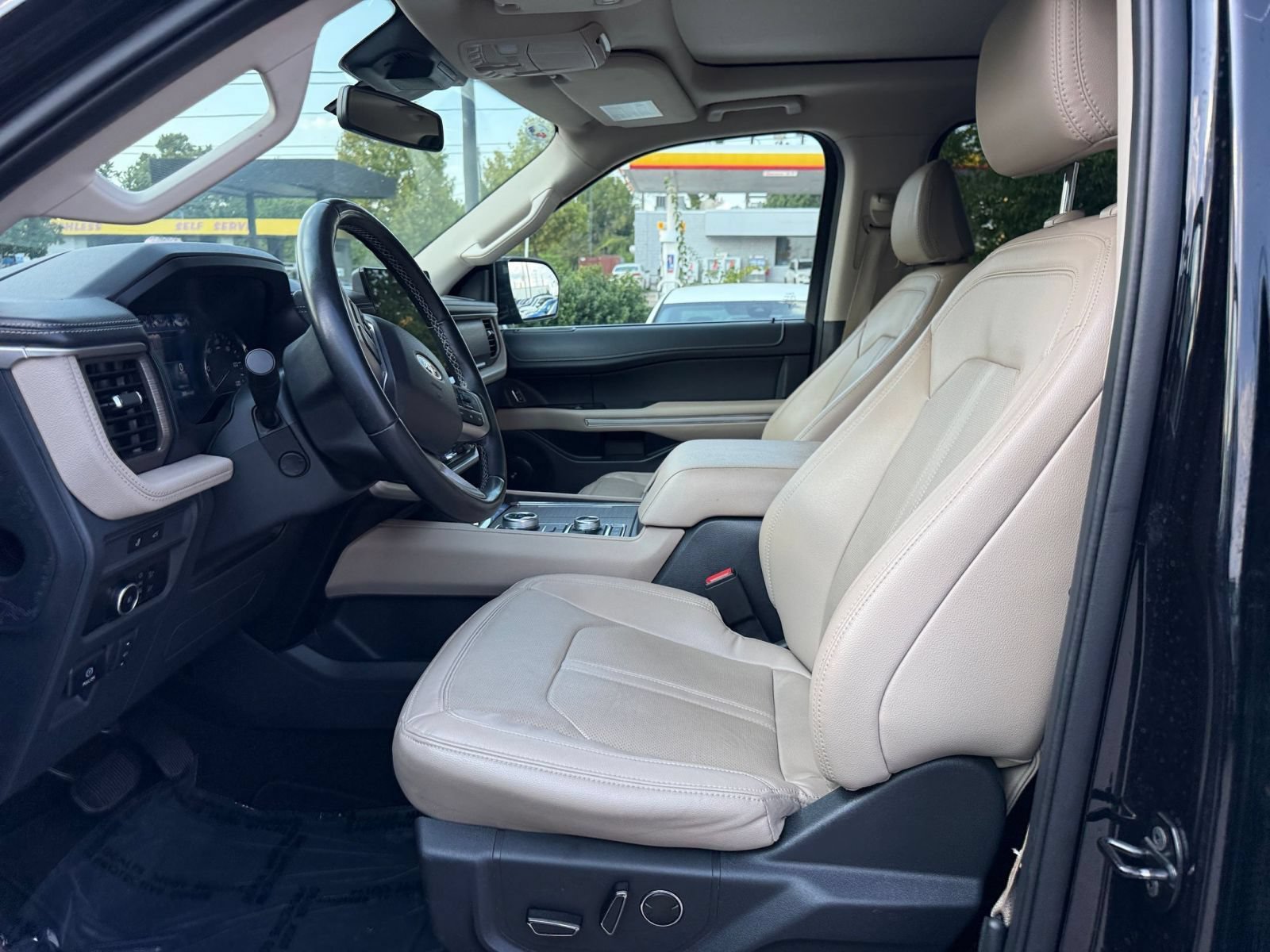 Used 2024 Ford Expedition Max Limited AWD/4WD image 29