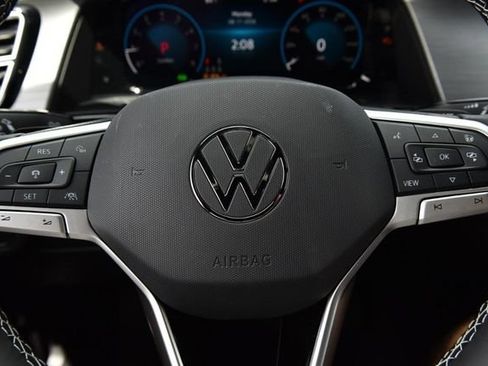 New 2026 Volkswagen Atlas Cross Sport SE FWD image 18