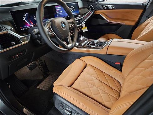 Used 2026 BMW X5 xDrive40i w/ Climate Comfort Package image 9