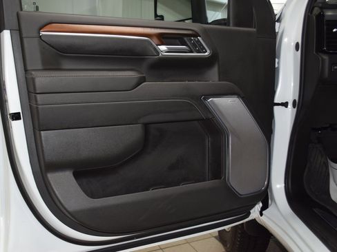 Used 2024 GMC Sierra 3500 Denali w/ Denali Reserve Package image 50