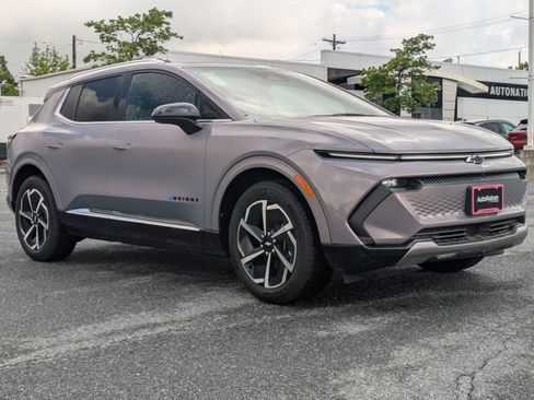 New 2025 Chevrolet Equinox EV LT w/ LPO, Blackout Package AWD/4WD image 6