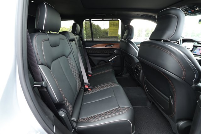 Certified 2026 Jeep Grand Cherokee Summit AWD/4WD image 36