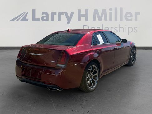 Used 2018 Chrysler 300 Touring w/ Sport Appearance Package image 5