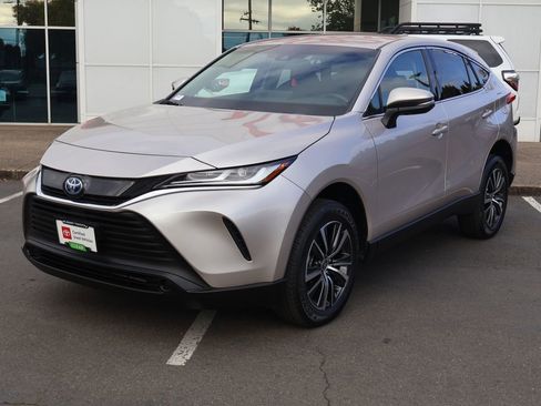 Used 2024 Toyota Venza LE image 11