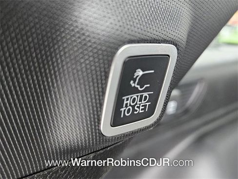 New 2025 Jeep Grand Cherokee Limited w/ Luxury Tech Group II image 14