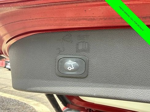 Used 2019 Ford Escape SEL AWD/4WD image 18