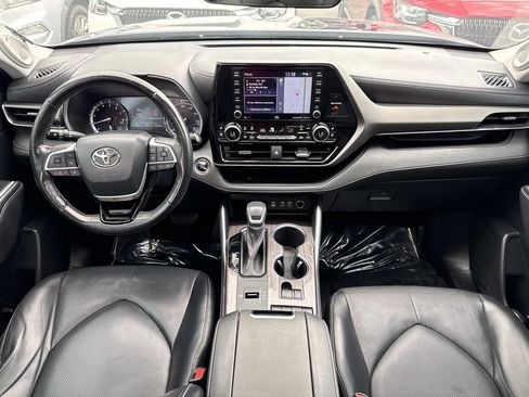 Used 2022 Toyota Highlander Limited FWD image 18