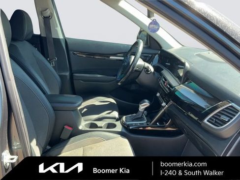 Certified 2025 Kia Seltos S AWD/4WD image 11