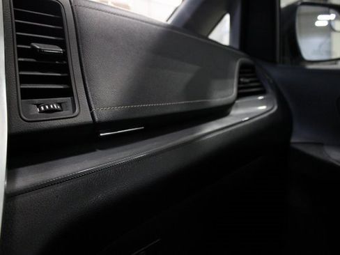 Used 2018 Toyota Sienna SE image 8