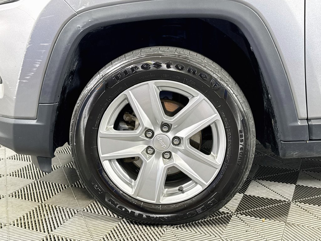 Used 2022 Jeep Compass Latitude w/ Sun and Sound Group AWD/4WD image 32