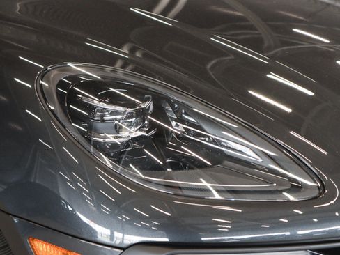 Certified 2026 Porsche Macan AWD/4WD image 26