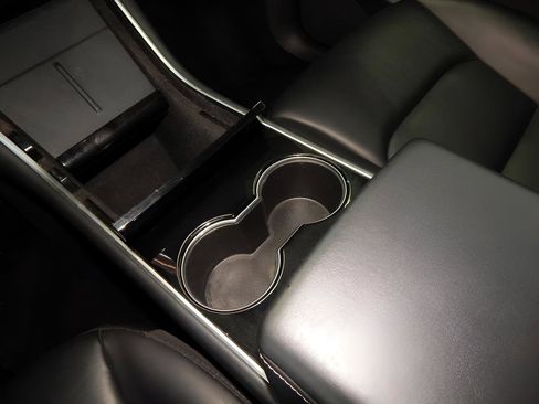 Used 2021 Tesla Model Y Long Range image 25