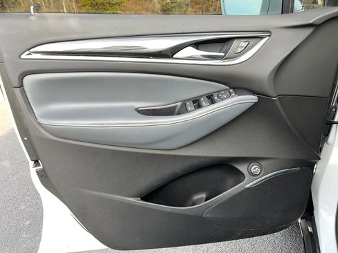 Used 2018 Buick Enclave Essence image 12