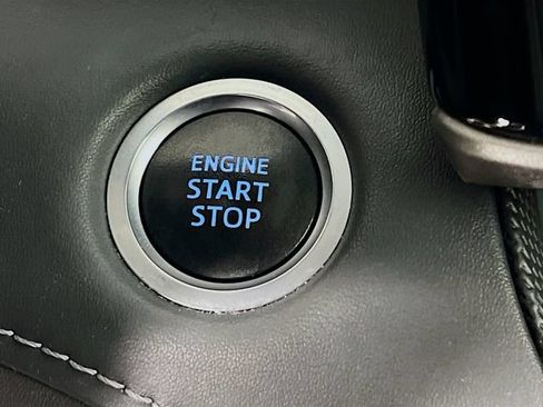 Used 2021 Toyota Highlander Limited FWD image 19