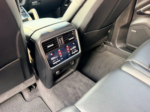Used 2019 Porsche Cayenne AWD/4WD image 18