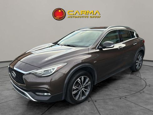Used 2018 INFINITI QX30 Premium w/ Navigation Package image 2