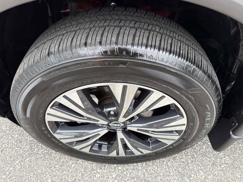 Used 2023 Nissan Rogue SV image 12