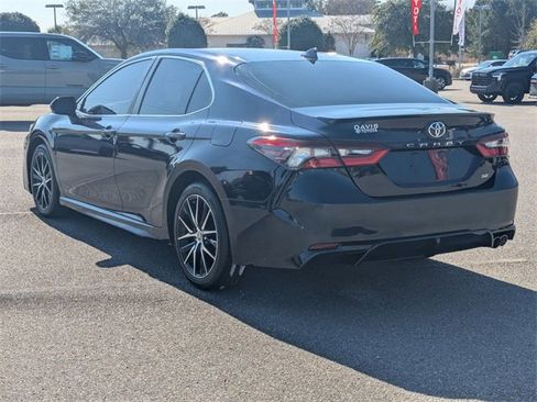 Used 2022 Toyota Camry SE image 5