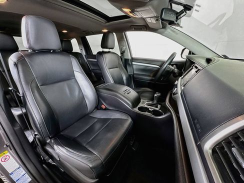 Used 2015 Toyota Highlander XLE AWD/4WD image 30