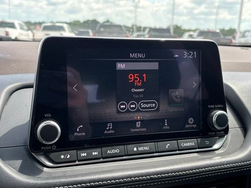 Used 2023 Nissan Rogue SV FWD image 9