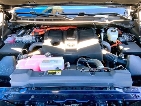 Used 2025 Toyota Tundra Limited image 32