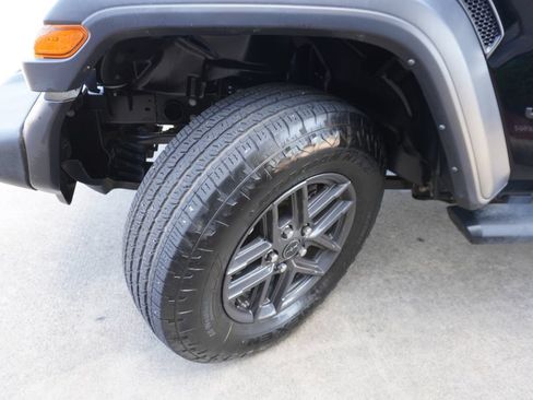 Used 2024 Jeep Wrangler Unlimited Sport AWD/4WD image 32