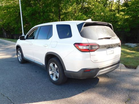 Certified 2025 Honda Pilot EX-L image 3