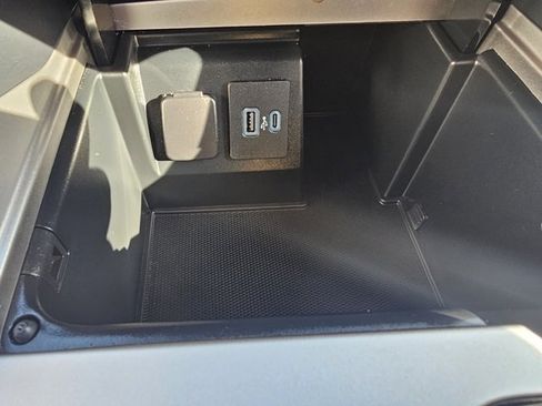 Used 2020 Ford Explorer Limited image 29