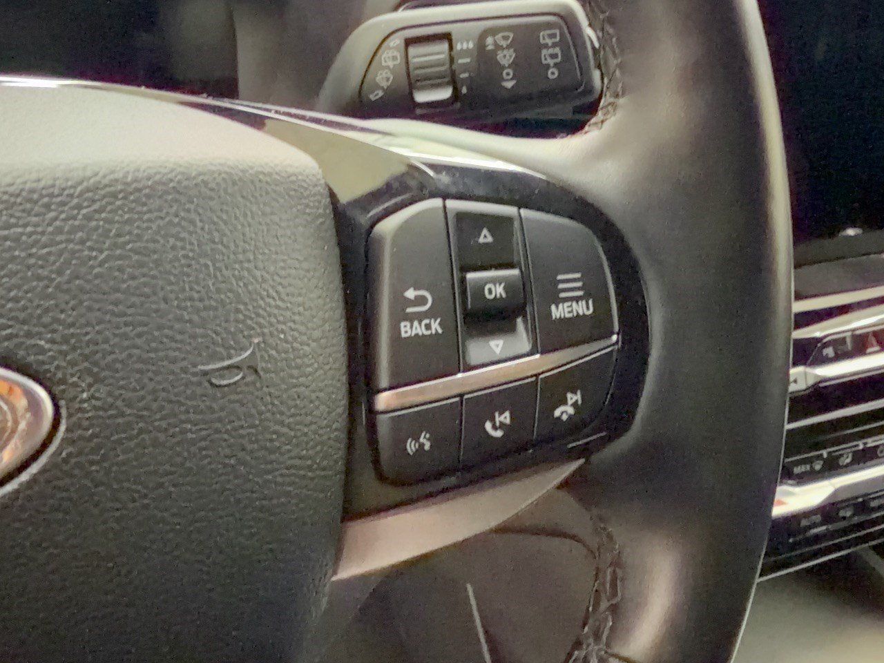 Used 2022 Ford Explorer Platinum w/ Equipment Group 601A AWD/4WD image 19