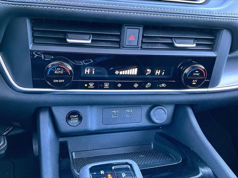 Used 2024 Nissan Rogue SV image 27