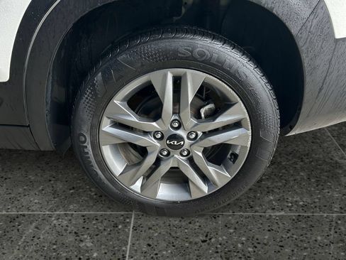 Used 2023 Kia Seltos S w/ Navigation Package AWD/4WD image 5
