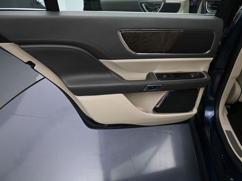 Used 2017 Lincoln Continental Select w/ Climate Package image 25