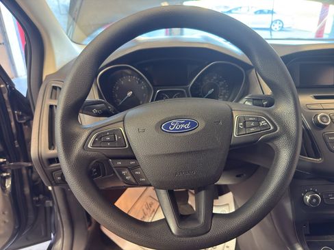 Used 2015 Ford Focus SE FWD image 15