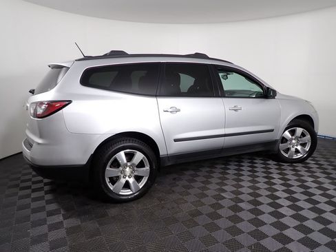 Used 2017 Chevrolet Traverse LS FWD image 17