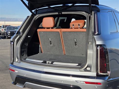 New 2026 Cadillac Vistiq Platinum image 18