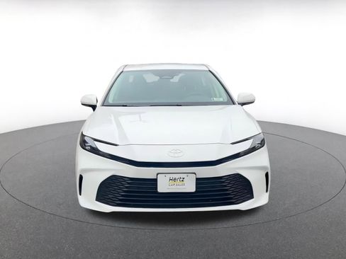 Used 2025 Toyota Camry LE image 4