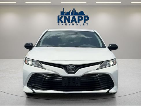 Used 2018 Toyota Camry LE FWD image 2