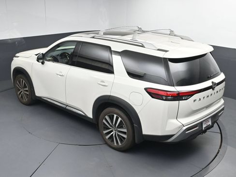 Used 2024 Nissan Pathfinder Platinum w/ Cargo Package AWD/4WD image 40