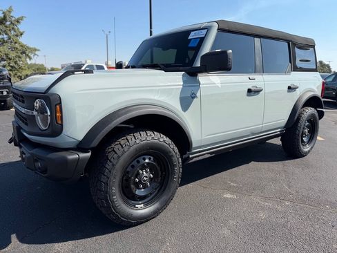 Used 2023 Ford Bronco Black Diamond AWD/4WD image 3