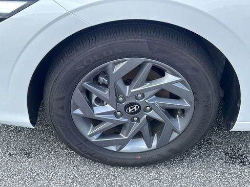Used 2026 Hyundai Elantra Hybrid FWD image 11
