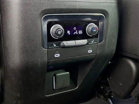 Used 2022 Chevrolet Suburban LT w/ LT Signature Plus Package image 25