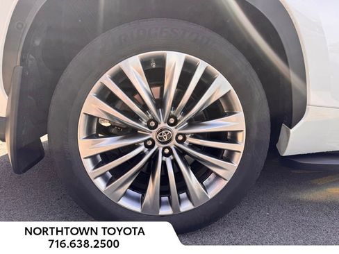 Used 2023 Toyota Highlander Platinum AWD/4WD image 7