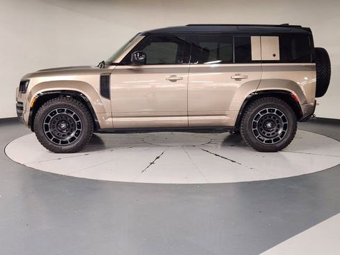 Used 2025 Land Rover Defender 110 AWD/4WD image 5