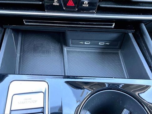 Used 2024 Volkswagen Atlas SE image 16