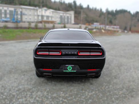 Used 2019 Dodge Challenger SXT image 6