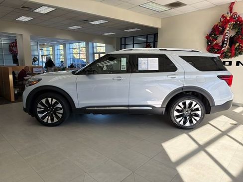 Used 2025 Ford Explorer Platinum w/ LUX Leather Package image 5