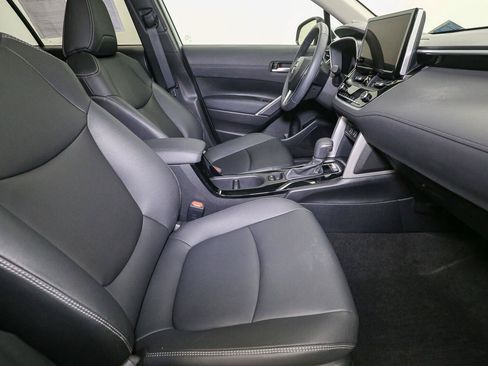 Used 2023 Toyota Corolla Cross XLE w/ Convenience Package AWD/4WD image 18