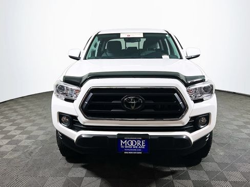Certified 2022 Toyota Tacoma SR5 AWD/4WD image 2